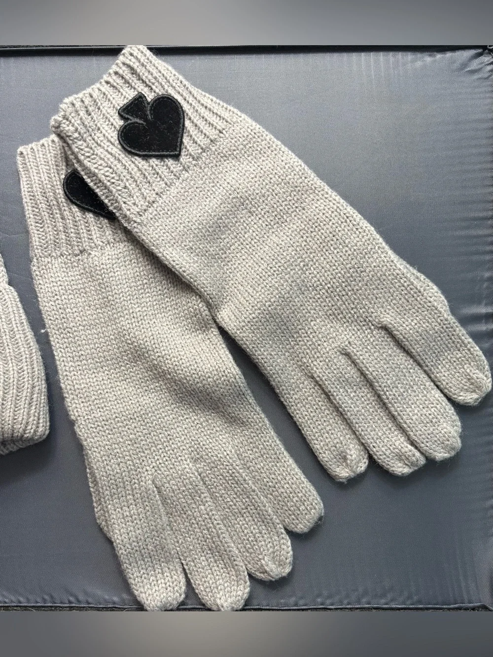 ♠️kate spade♠️ SET OF: Heather Gray Flocked Spade Beanie Hat and Knit Gloves
